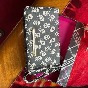 Betsey Johnson skull wristlet wallet NIB